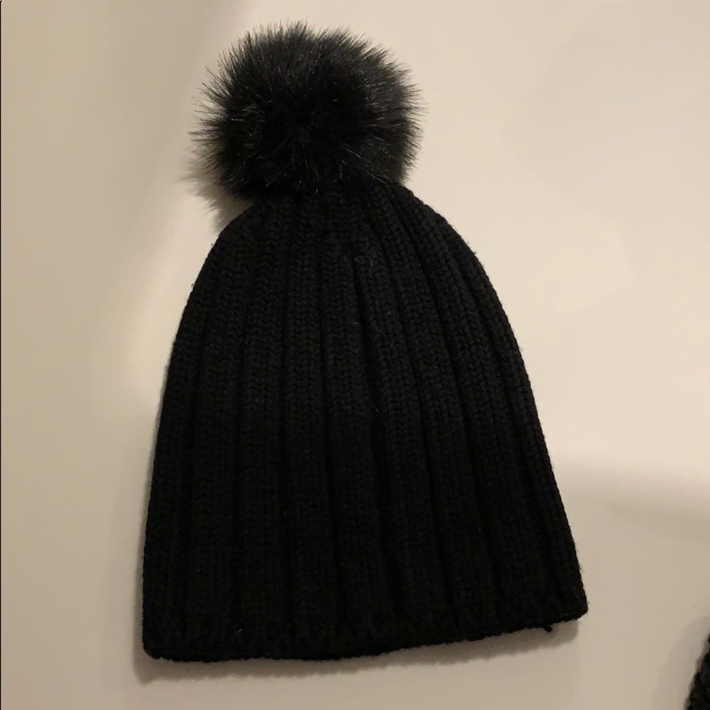 ❌SOLD❌ Club Monaco Fur Pom Beanie